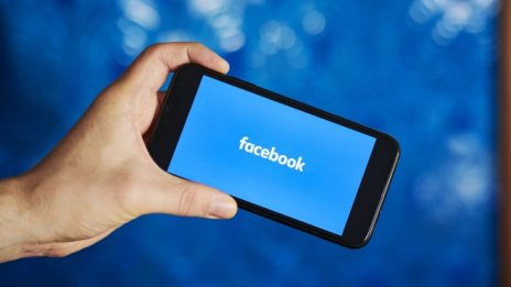 Великобритания пише по-строги правила за конкуренцията за играчи като Facebook