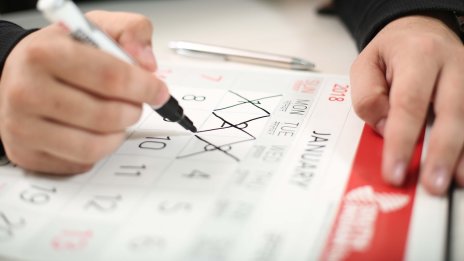 Предлагат поне 5 дни допълнителен отпуск за работещите на ненормирано работно време