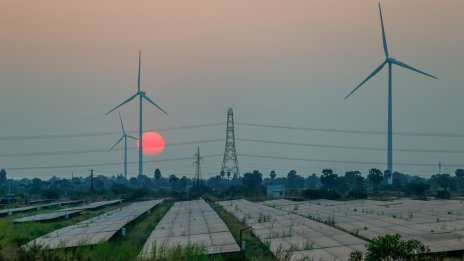 САЩ се отказват от битката за чиста енергия, изоставайки далеч зад Китай