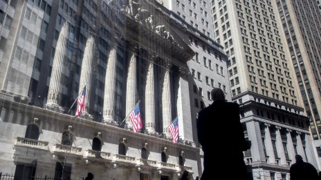 Dow се повиши с 200 пункта след търговската сделка между САЩ и Великобритания