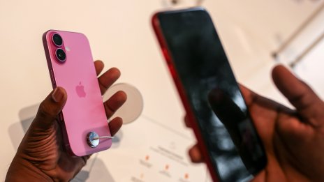 Съветник на Тръмп: Не искаме да навредим на Apple с митата върху iPhone