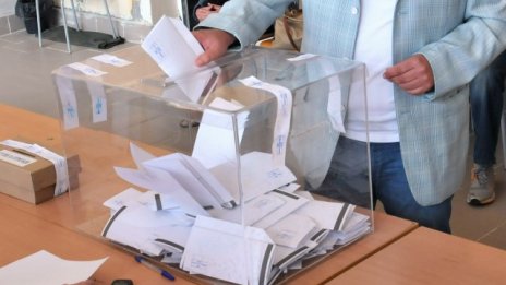 Омбудсманът атакува в Конституционния съд тавана от 35 секции в чужда държава