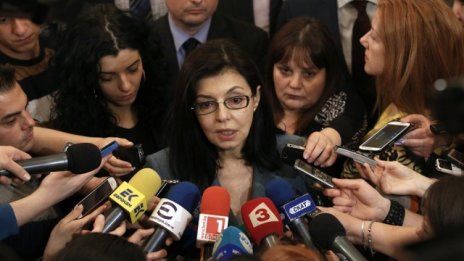Меглена Кунева планира да напусне управляващите при лош изборен резултат