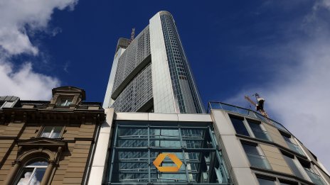 UniCredit ще поиска разрешение от ЕЦБ да придобие 30% от Commerzbank