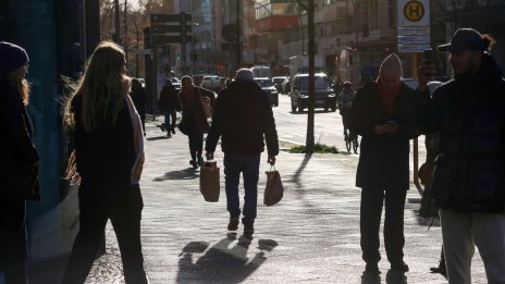 Инфлационнните очаквания на потребителите в еврозоната достигат над 18-месечно дъно