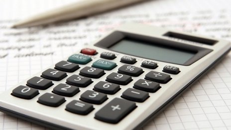 Държавата поема разходите за лични асистенти и домашни помощници догодина