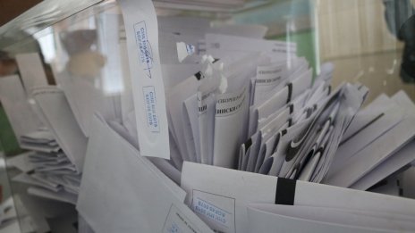 Последни данни преди вота: Още две агенции предвиждат битка за второто място