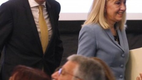 Аврамова: Спирането на обезлюдяването на малките населени места е основна задача