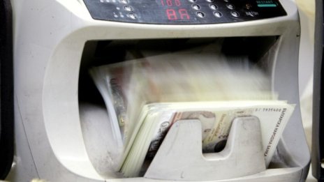 Расте броят на хората с годишен доход над 7 200 лв. 