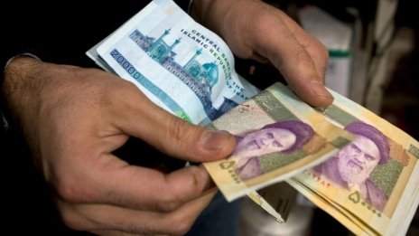 Иранският риал поевтиня до рекордно ниско равнище спрямо американския долар