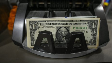 Доларът изпраща с фанфари втория си най-добър месец за годината