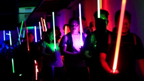 Светлинният меч на Люк Скайуокър отива на търг за 200 000 долара