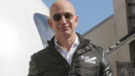 Безос: Blue Origin ще изпрати първата жена на лунната повърхност