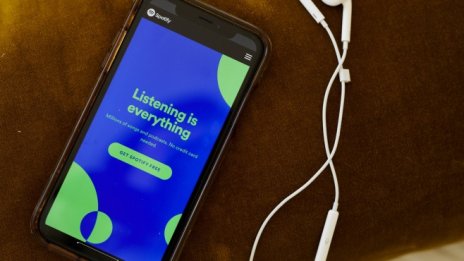 И Spotify тества свои Stories