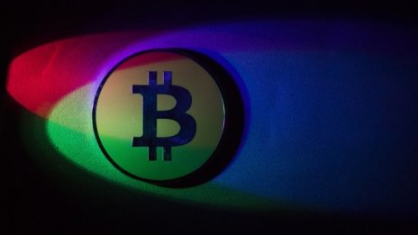 Скъпият петрол изпрати цената на биткойна на едноседмично дъно