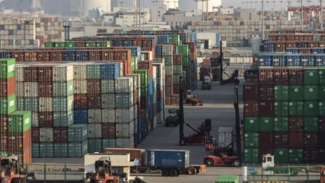 Ръстът на китайския износ надмина очакванията, но и губи инерция