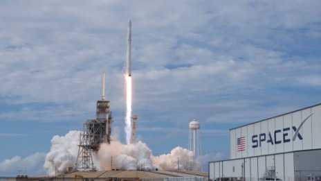 SpaceX извърши доставка до космическа станция с повторно използвана капсула