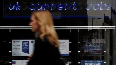 Една трета от работната сила във Великобритания нямат сигурна работа