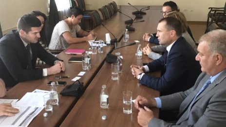 България черпи опит от Сърбия в борбата срещу нелегалната търговия с горива 