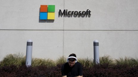 Microsoft призова служителите си в САЩ да работят от вкъщи