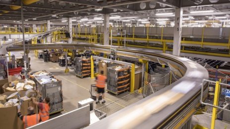 Amazon ще глобява служителите си, които нарушават социалното дистанциране