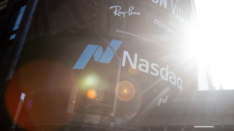 Акциите на Tesla подкрепиха ръста на индекса Nasdaq в понеделник