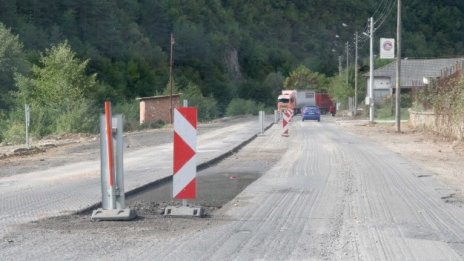 Ремонтът на пътя Гулянци - Долна Митрополия ще струва 6,4 млн. лева