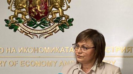 Нинова: Експо 2020 Дубай е черна дупка, в която потънаха милиони