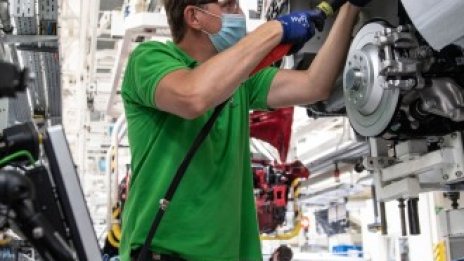 Преходът към електромобили застрашава над 70 хил. работни места в Италия