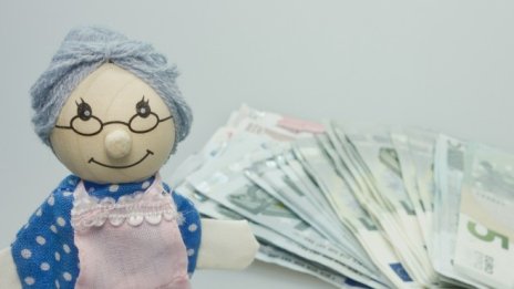 По-малко от половината германци пестят пари в брой 