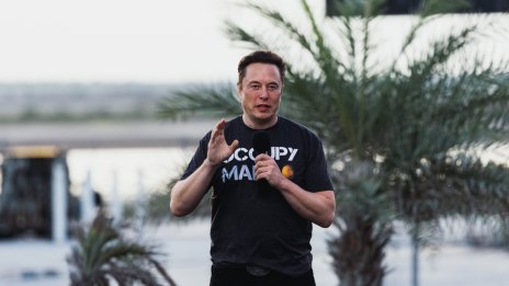 Мъск: Не можем вечно да финансираме терминалите Starlink в Украйна