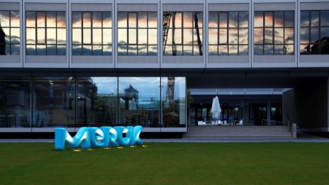 ЕК одобри придобиването на част от Merck от P&G