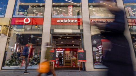 Vodafone проучва възможността за придобиване на Three UK
