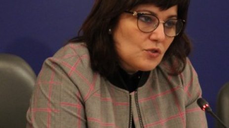 Сербезова: Обсъждаме сертификатът за преболедуване също да важи 9 месеца