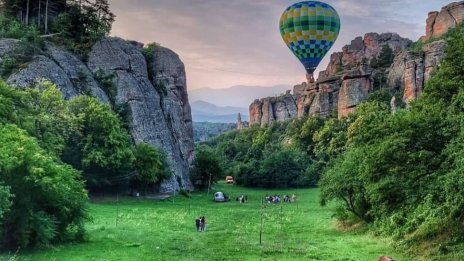 Успя ли Мъск с два поста и един туит да привлече туристи в България?