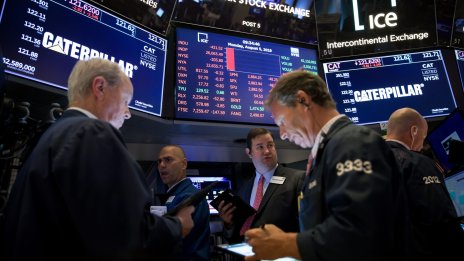 Новите данни за продажбите на дребно засилиха разпродажбите на Wall Street