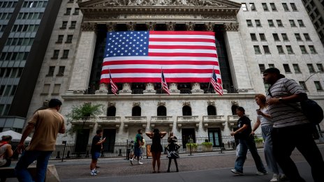 Dow затвори с 250 пункта по-високо след решението на Фед за лихвите