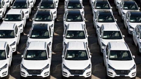 Продажбите на нови коли в България растат за трети пореден месец през януари