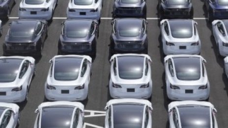 Спадът на Tesla изтри 300 млрд. долара от пазарната й капитализация