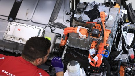 Производството на батерии може да бъде засегнато от геополитически сътресения