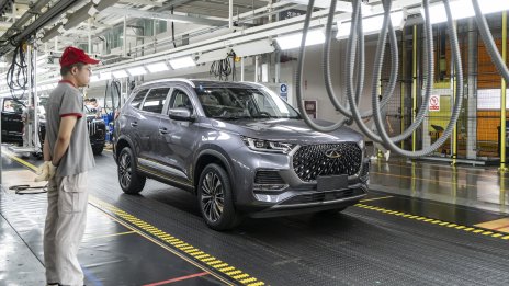 Кризата с горивата в Русия тласка повече купувачи към китайски електромобили