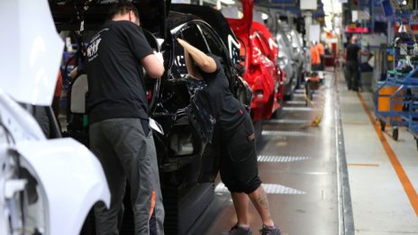 Вратите на завода на Ford в Кьолн остават затворени и през октомври
