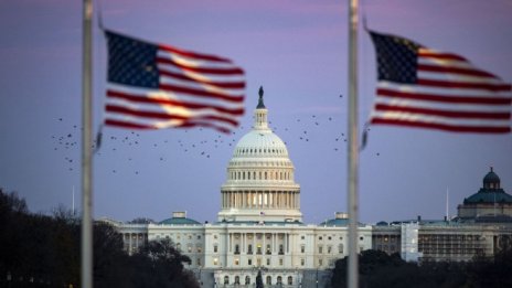 Американският Конгрес постигна споразумение за спасителния пакет