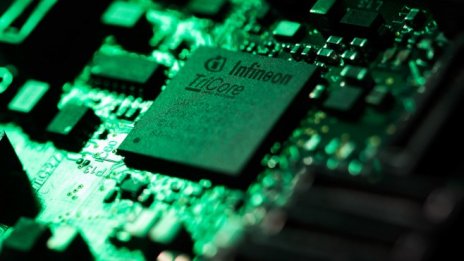 Volkswagen може да свие производството си заради недостиг на полупроводници