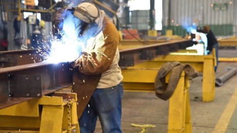 Промишленото производство нараства с 1,7% на годишна база