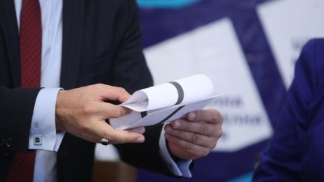 Президентът: Най-трудно е да преодолеем корпоративния и купения вот