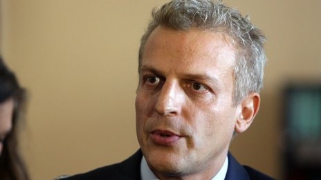 Москов отрича обвиненията срещу своите реформи като здравен министър