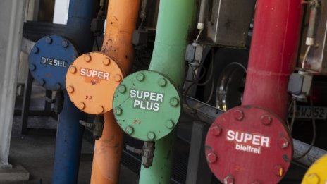 Притесненията за търсенето отново натискат надолу петролните цени