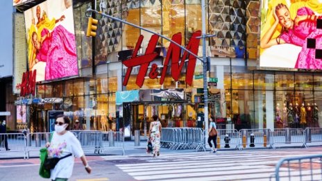 H&M се завърна към печалбата с неочаквано силно представяне