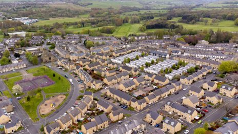 Спадът на доверието на британските потребители засилва притесненията за цените на жилищата